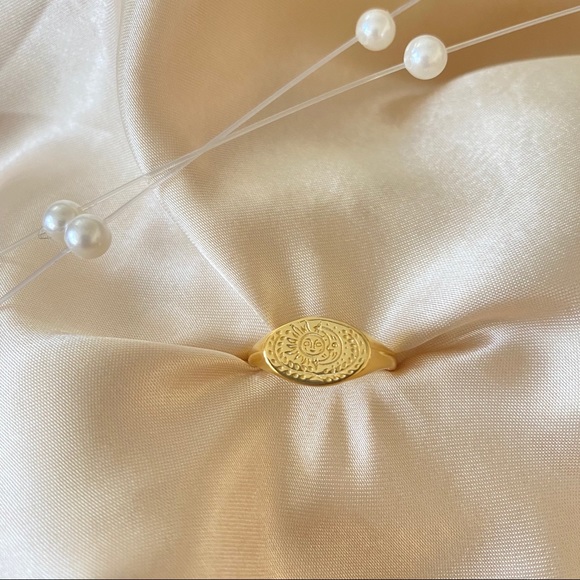 18K Goldplated Moon and Sun Face Signet Ring - Picture 2 of 12